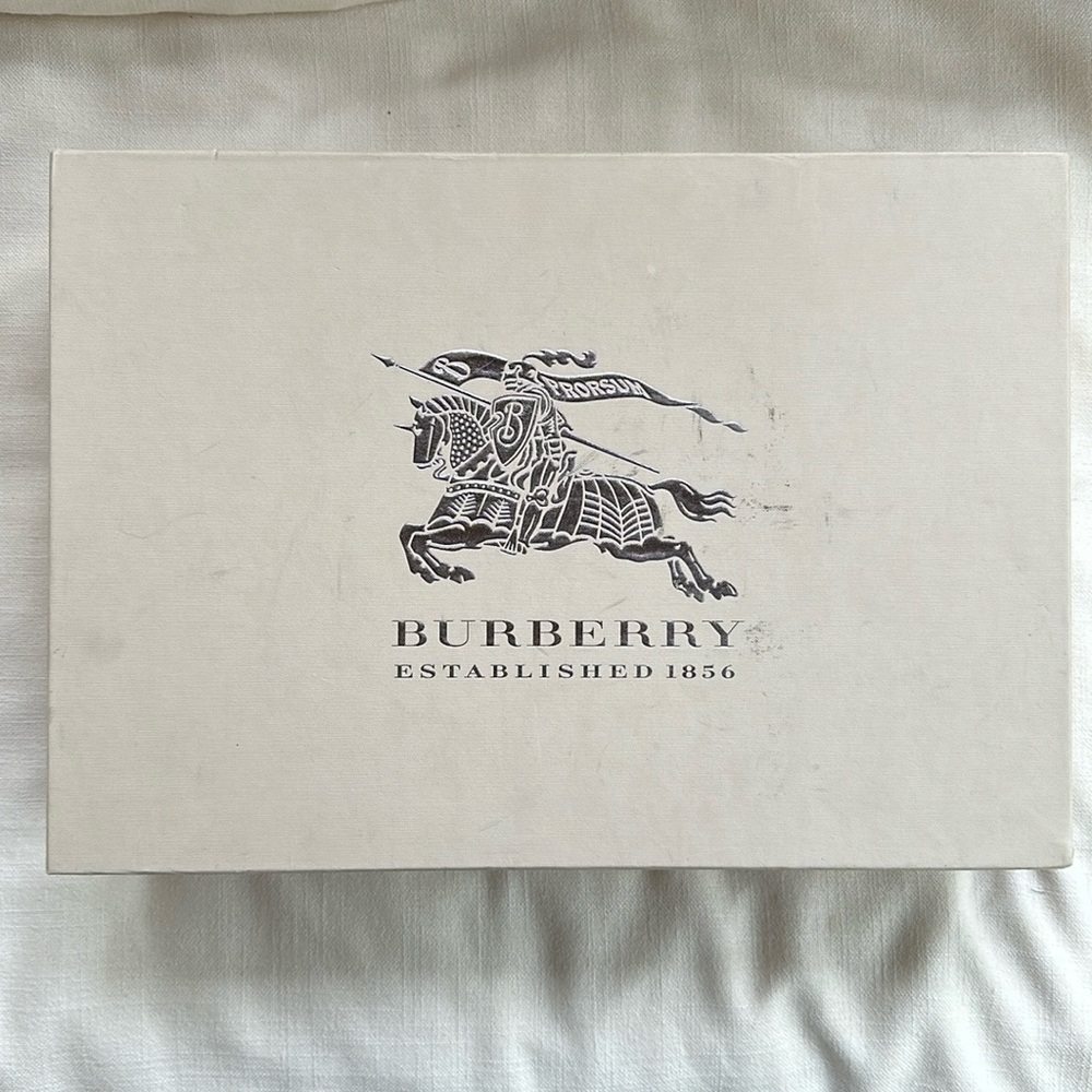 Burberry Equestrian Knight Rainboot in Trench. Euro 38 UK 5